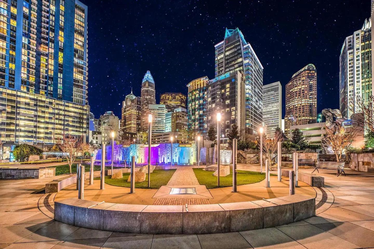 Spacious 2 Bedroom 2 Bathroom Apartment With Balcony In Uptown Charlotte! City Views & Free Parking! Kültér fotó