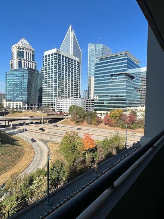 Spacious 2 Bedroom 2 Bathroom Apartment With Balcony In Uptown Charlotte! City Views & Free Parking! Kültér fotó
