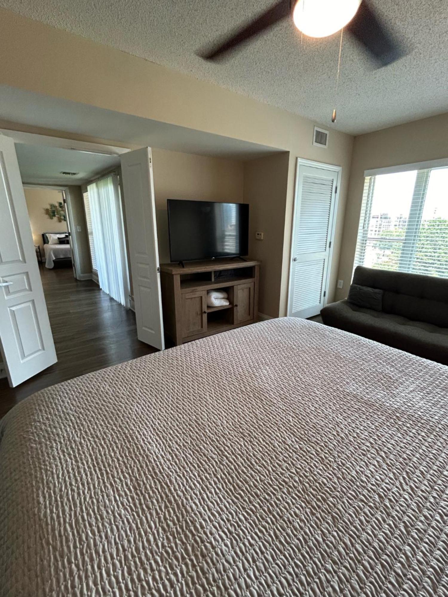 Spacious 2 Bedroom 2 Bathroom Apartment With Balcony In Uptown Charlotte! City Views & Free Parking! Kültér fotó