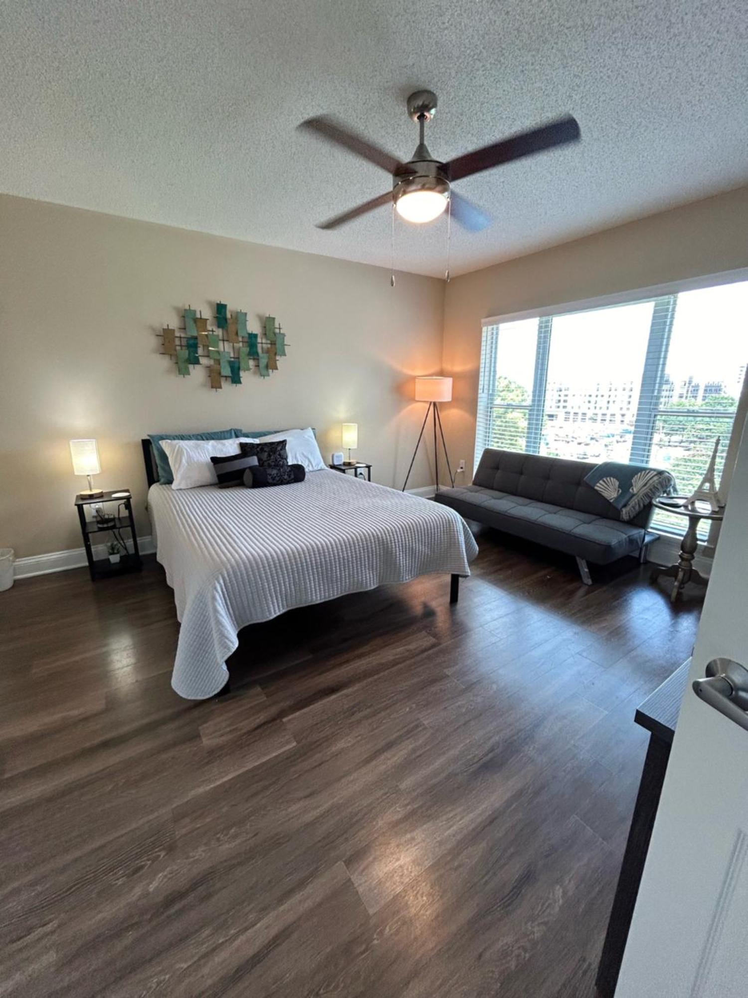 Spacious 2 Bedroom 2 Bathroom Apartment With Balcony In Uptown Charlotte! City Views & Free Parking! Kültér fotó