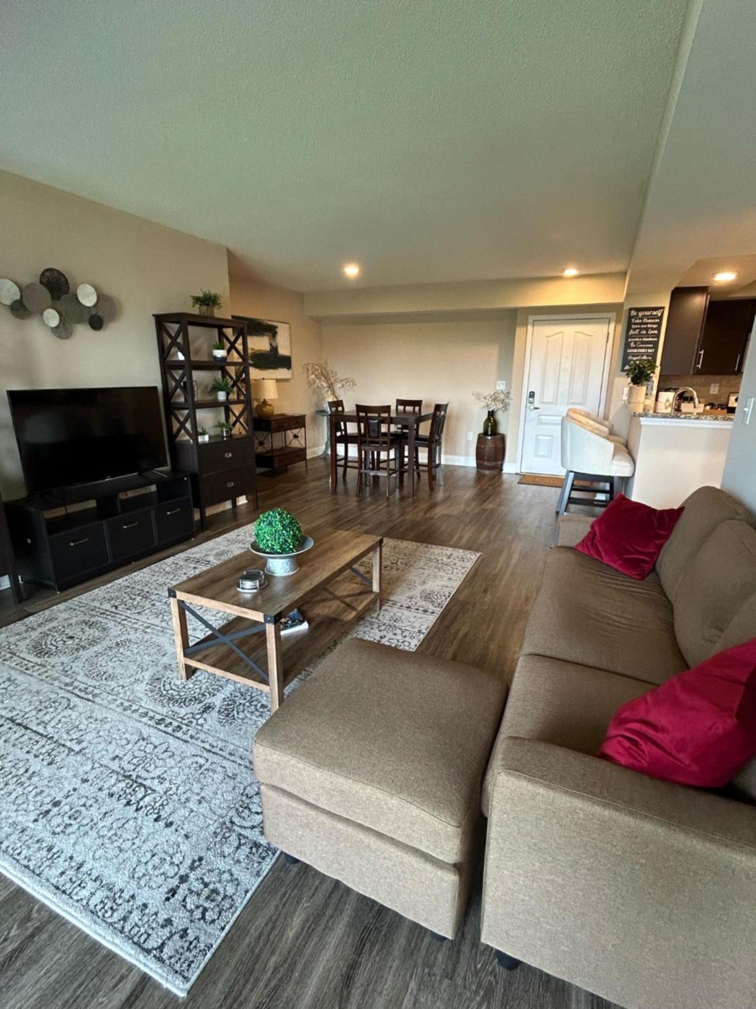 Spacious 2 Bedroom 2 Bathroom Apartment With Balcony In Uptown Charlotte! City Views & Free Parking! Kültér fotó