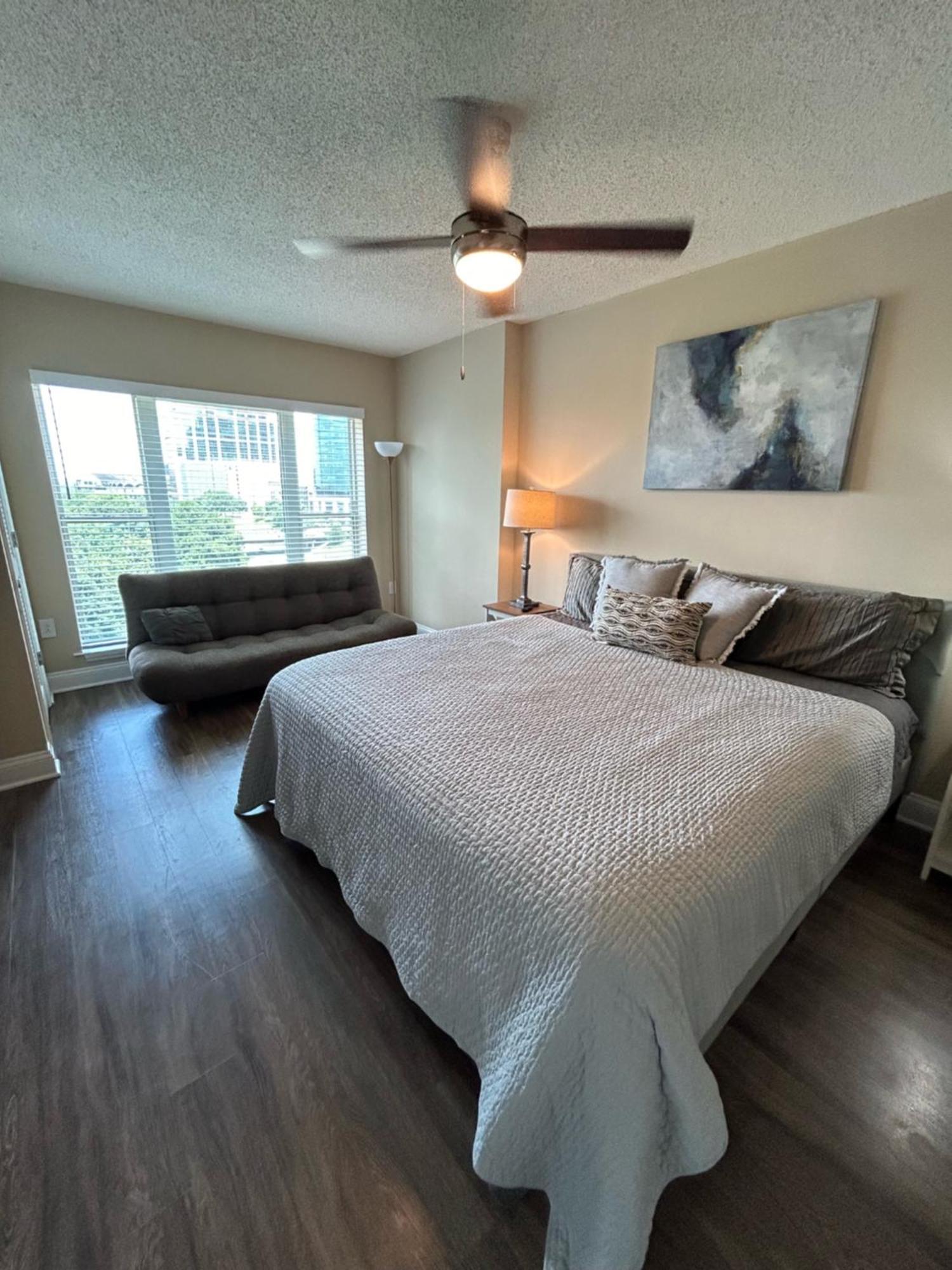 Spacious 2 Bedroom 2 Bathroom Apartment With Balcony In Uptown Charlotte! City Views & Free Parking! Kültér fotó